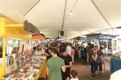 A Feira do Livro de Istambul: Um Farol Literário Que Ilumina a Cultura Turca Moderna